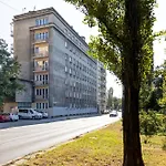 Slowacki Avenue Family Apartment Kraków by Renters