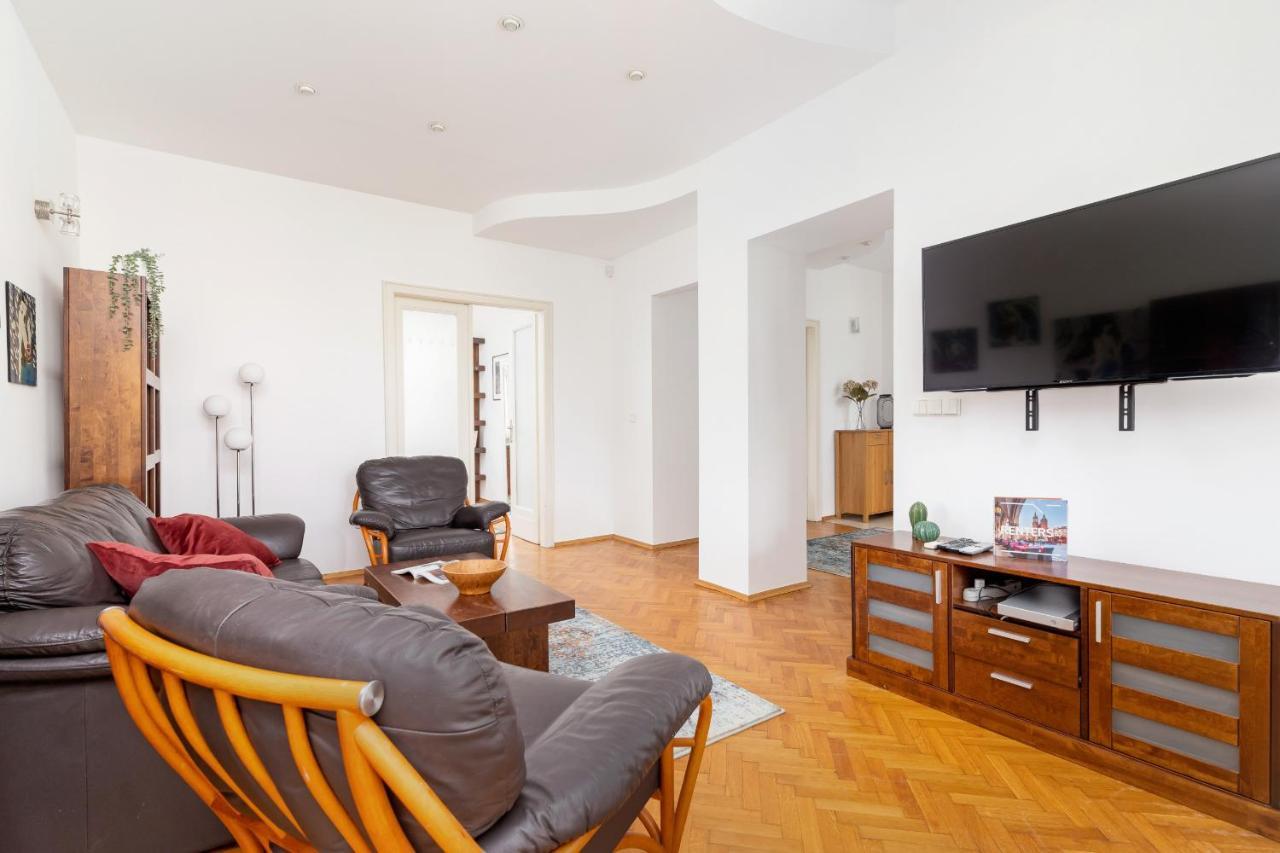 Slowacki Avenue Family By Renters *