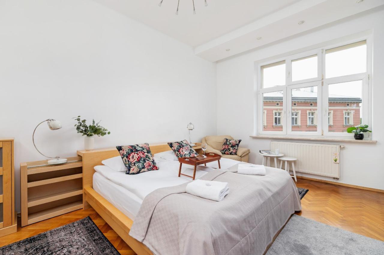 Slowacki Avenue Family By Renters *