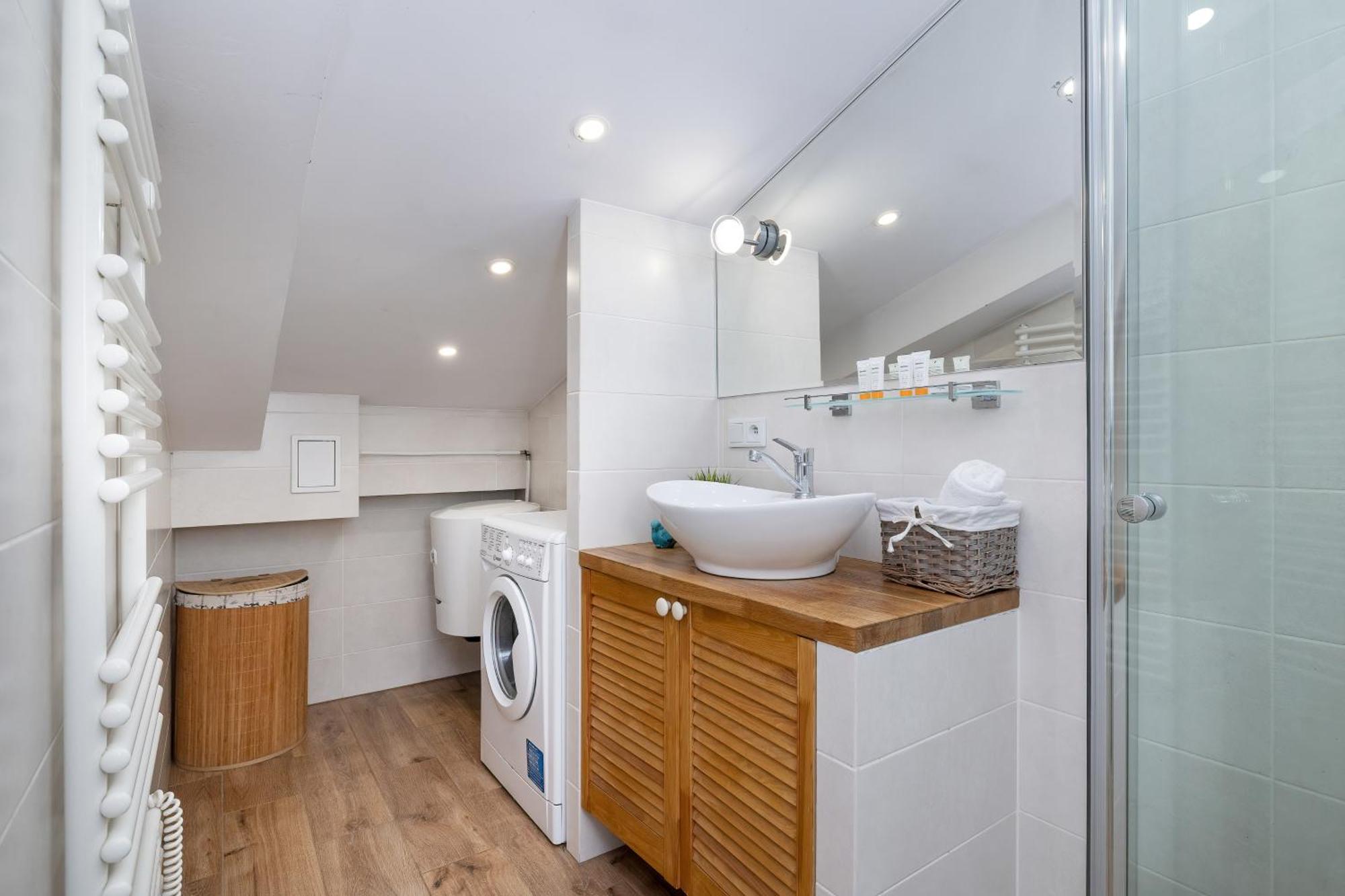 Slowacki Avenue Family By Renters *